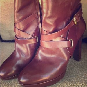 Signature by Vince Camuto booties